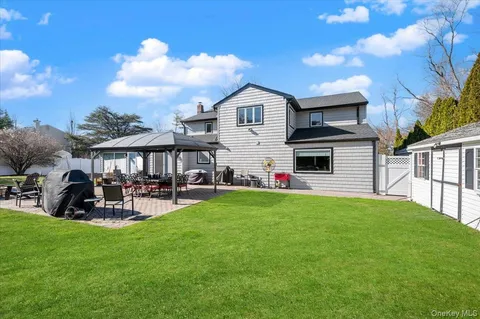 $1,549,000 | 98 Barry Lane, Syosset, NY 11791