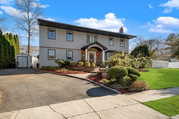 $1,549,000 | 98 Barry Lane, Syosset, NY 11791
