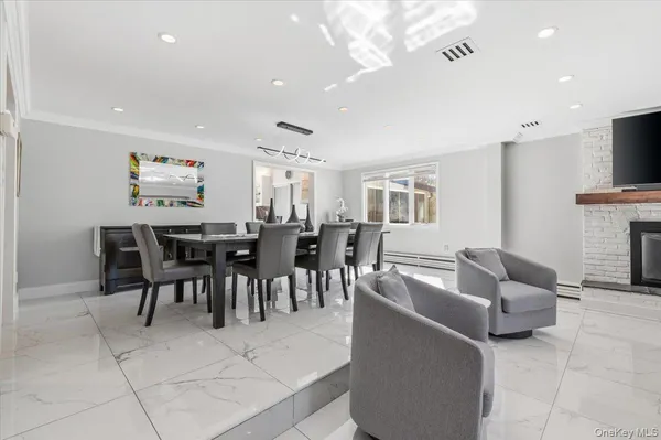 $1,549,000 | 98 Barry Lane, Syosset, NY 11791