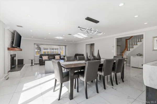 $1,549,000 | 98 Barry Lane, Syosset, NY 11791
