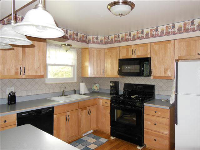 10856 Summerfield Road Temperance, MI 48182 - Photo 10 of 19 20354294-9.JPG