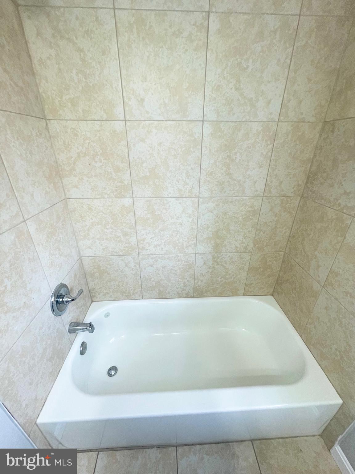 8528 Chestnut Oak Road, Unit B Baltimore, MD 21234 - Photo 14 of 15 a bathroom with a bathtub