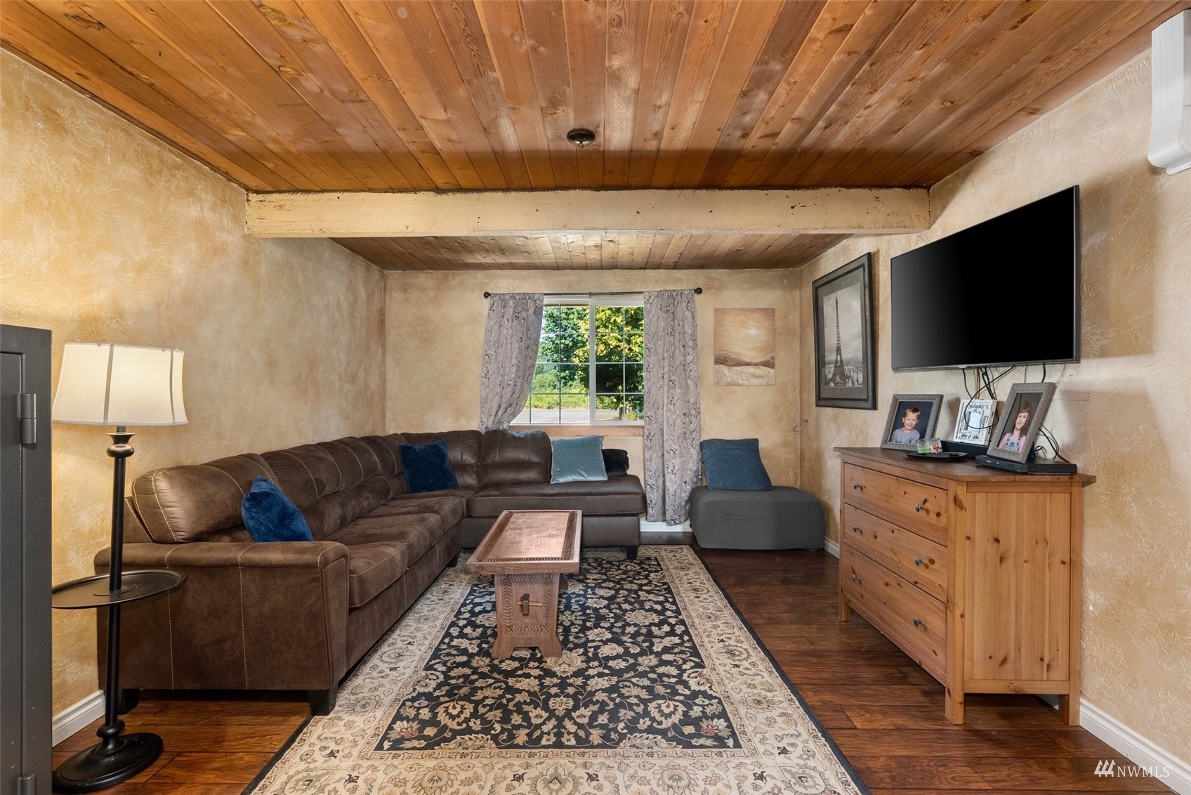 175 Ceres Hill Road Chehalis, WA 98532 - Photo 11 of 36 a living room with furniture and a flat screen tv