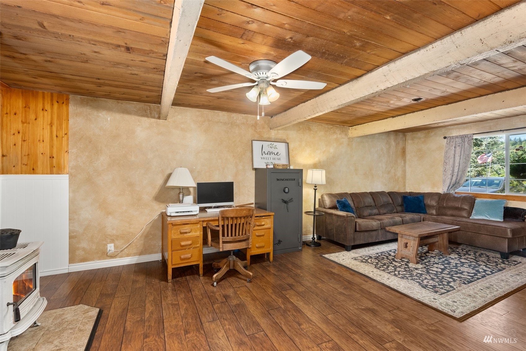 175 Ceres Hill Road Chehalis, WA 98532 - Photo 12 of 36 a living room with furniture and a window