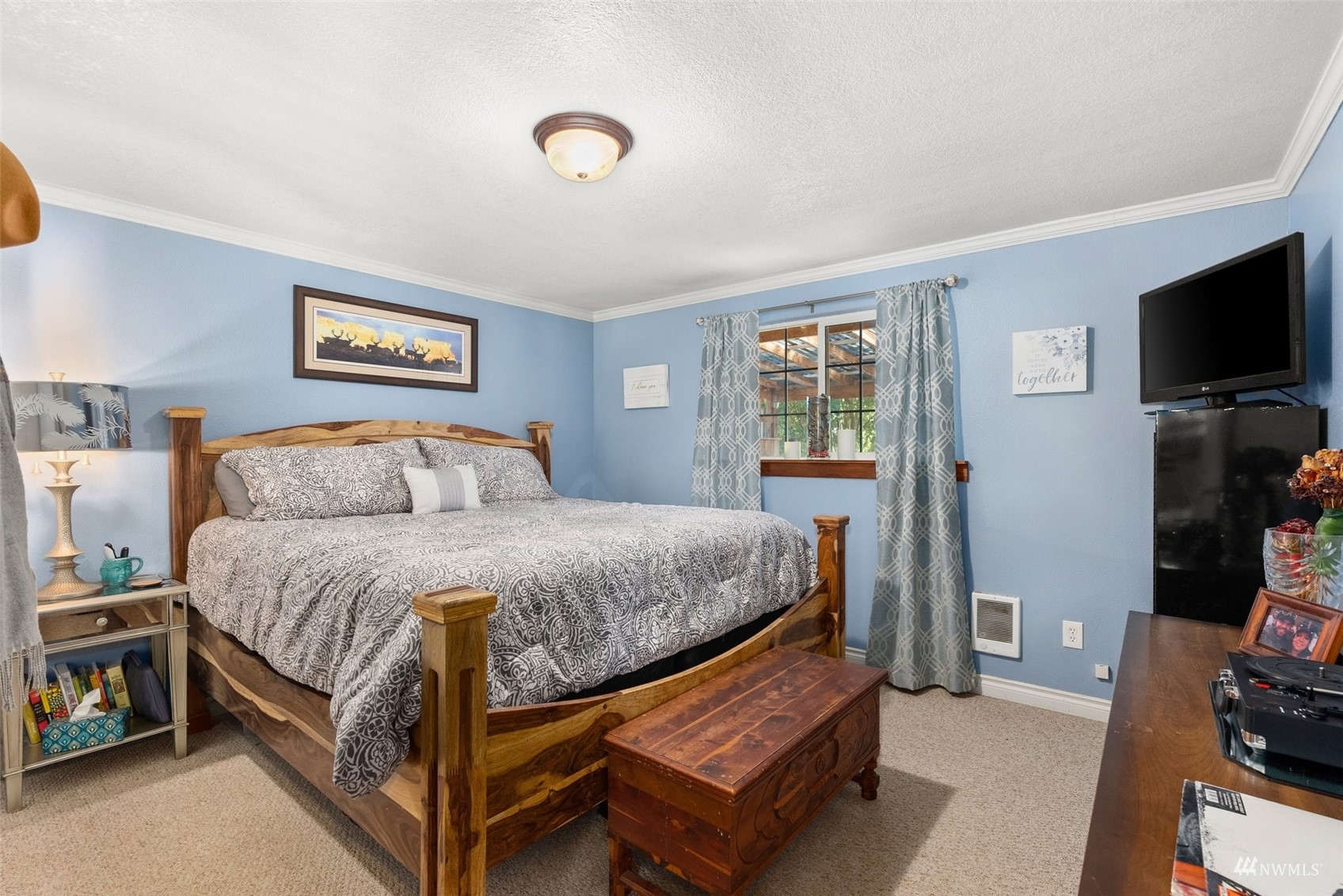 175 Ceres Hill Road Chehalis, WA 98532 - Photo 18 of 36 a spacious bedroom with a bed and a tv