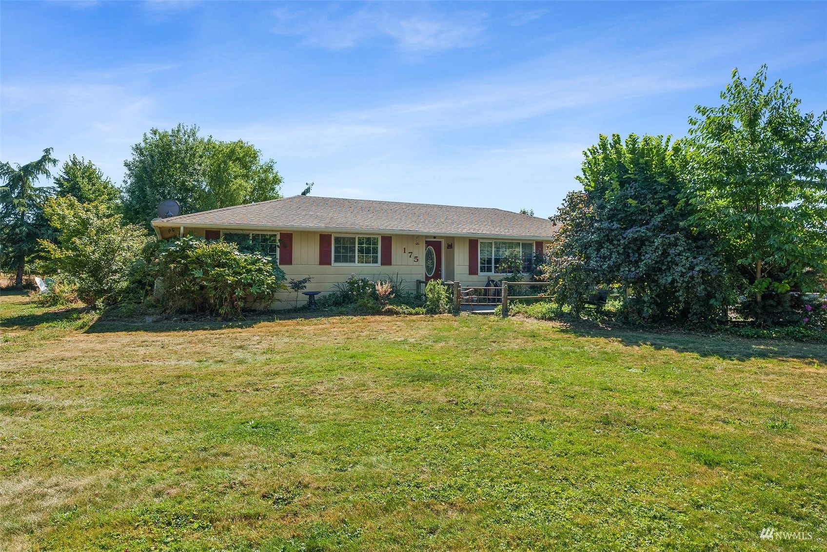 175 Ceres Hill Road Chehalis, WA 98532 - Photo 4 of 36 a swimming pool is sitting in front of a house