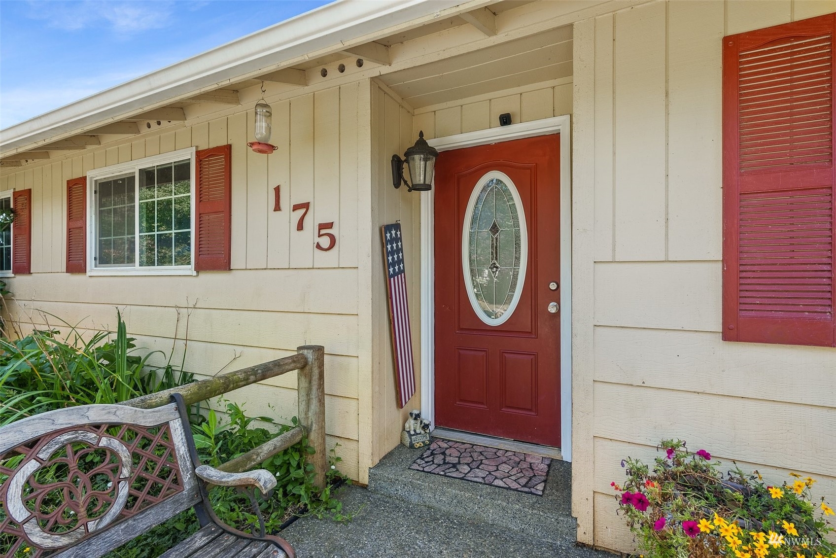 175 Ceres Hill Road Chehalis, WA 98532 - Photo 8 of 36 a front view of a house with entryway