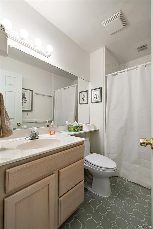 23243 Farmington Road Farmington, MI 48336 - Photo 24 of 40 Gallery Image 24