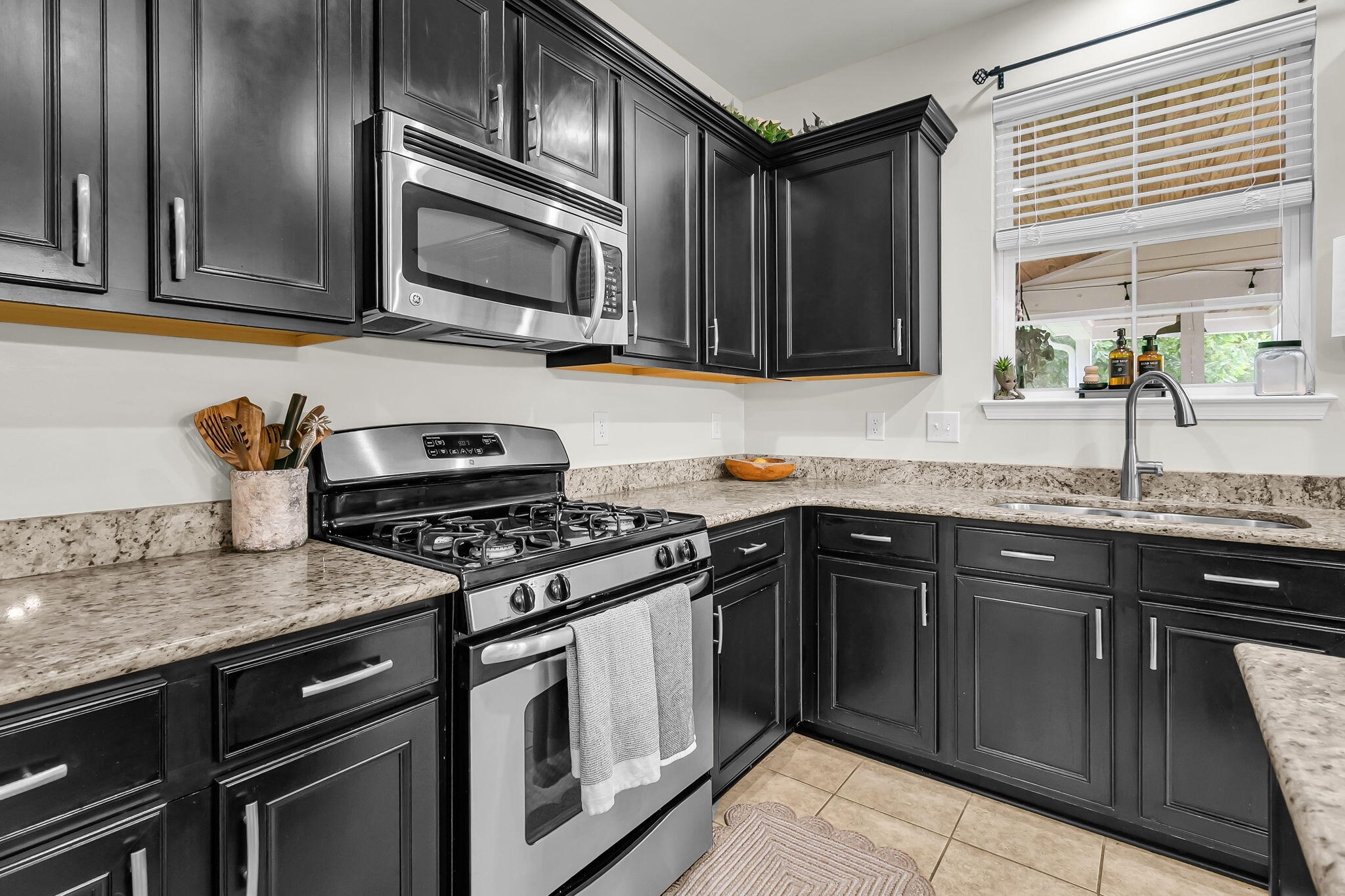 302 Freeland Way Moncks Corner, SC 29461 - Photo 8 of 69