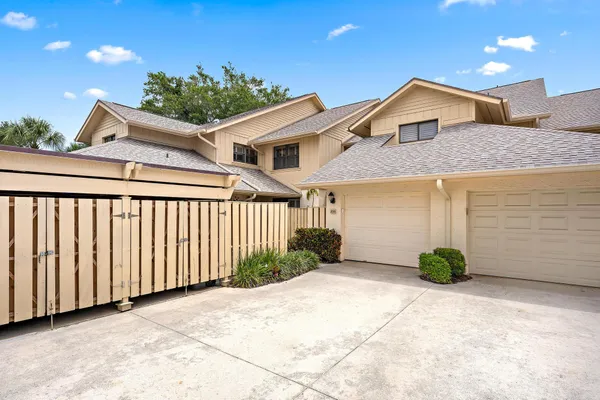 $633,000 | 17165 Waterbend Drive, Unit 206, Jupiter, FL 33477