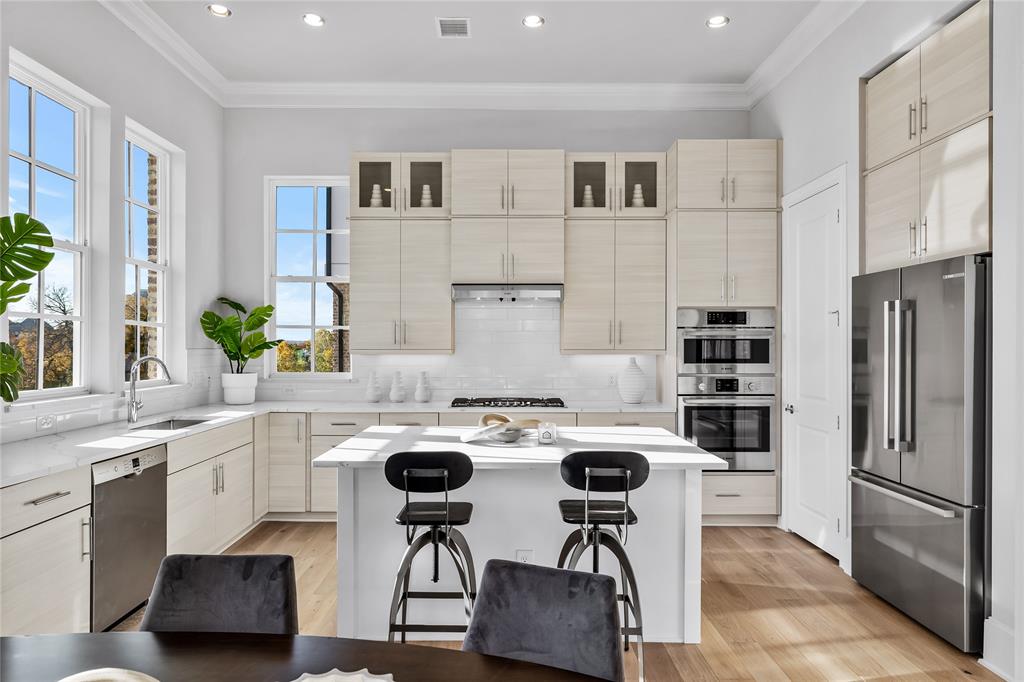 4645 New Water Lane Dallas, TX 75219 - Photo 21 of 34 Image of model home with similar floorplan.