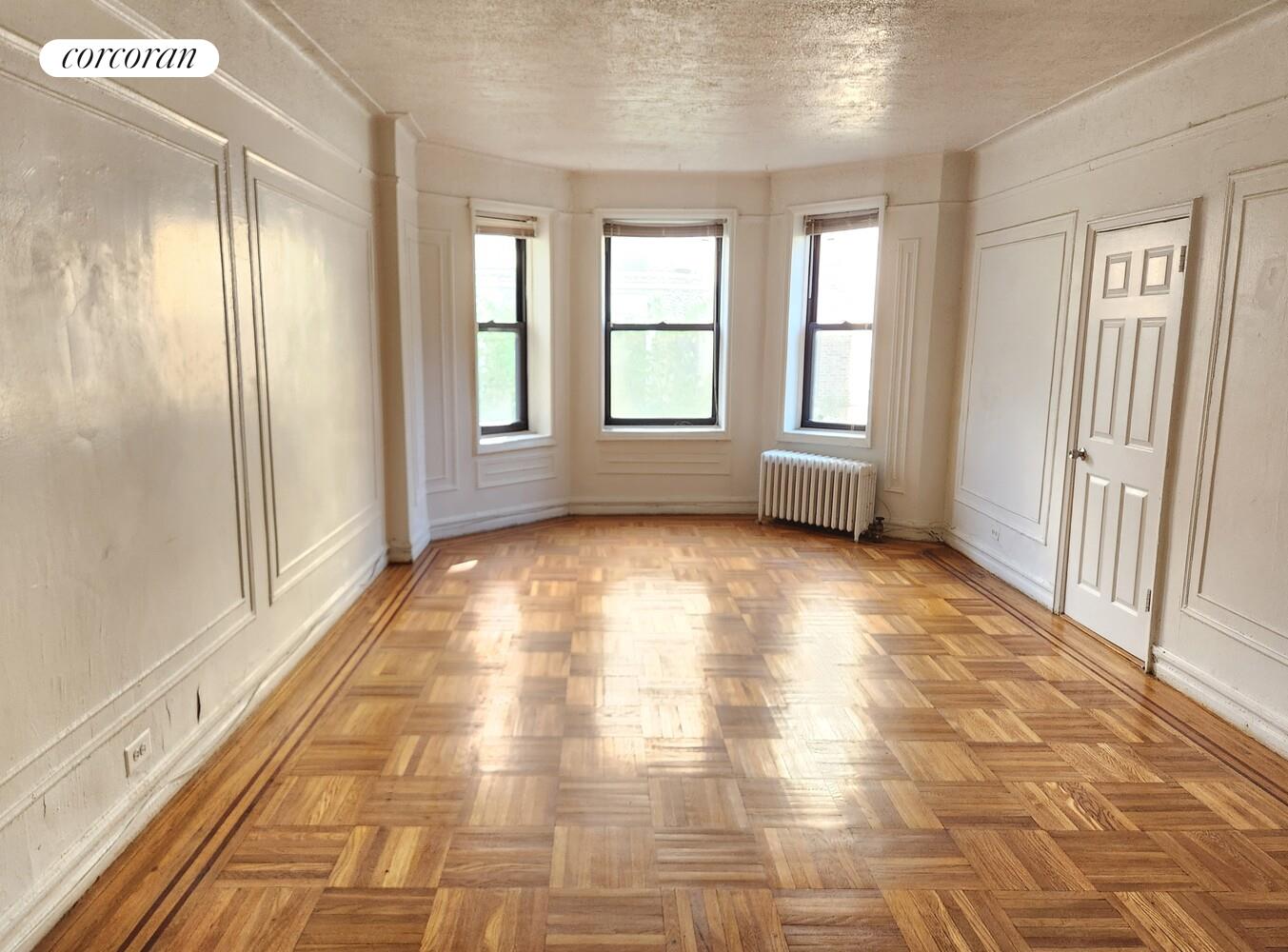 a view of empty room with window