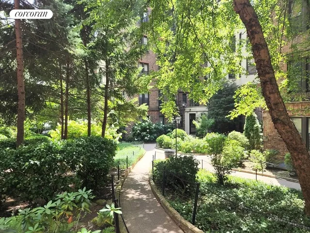 $197,000 | 754 Brady Avenue, Unit 303 | Pelham Parkway