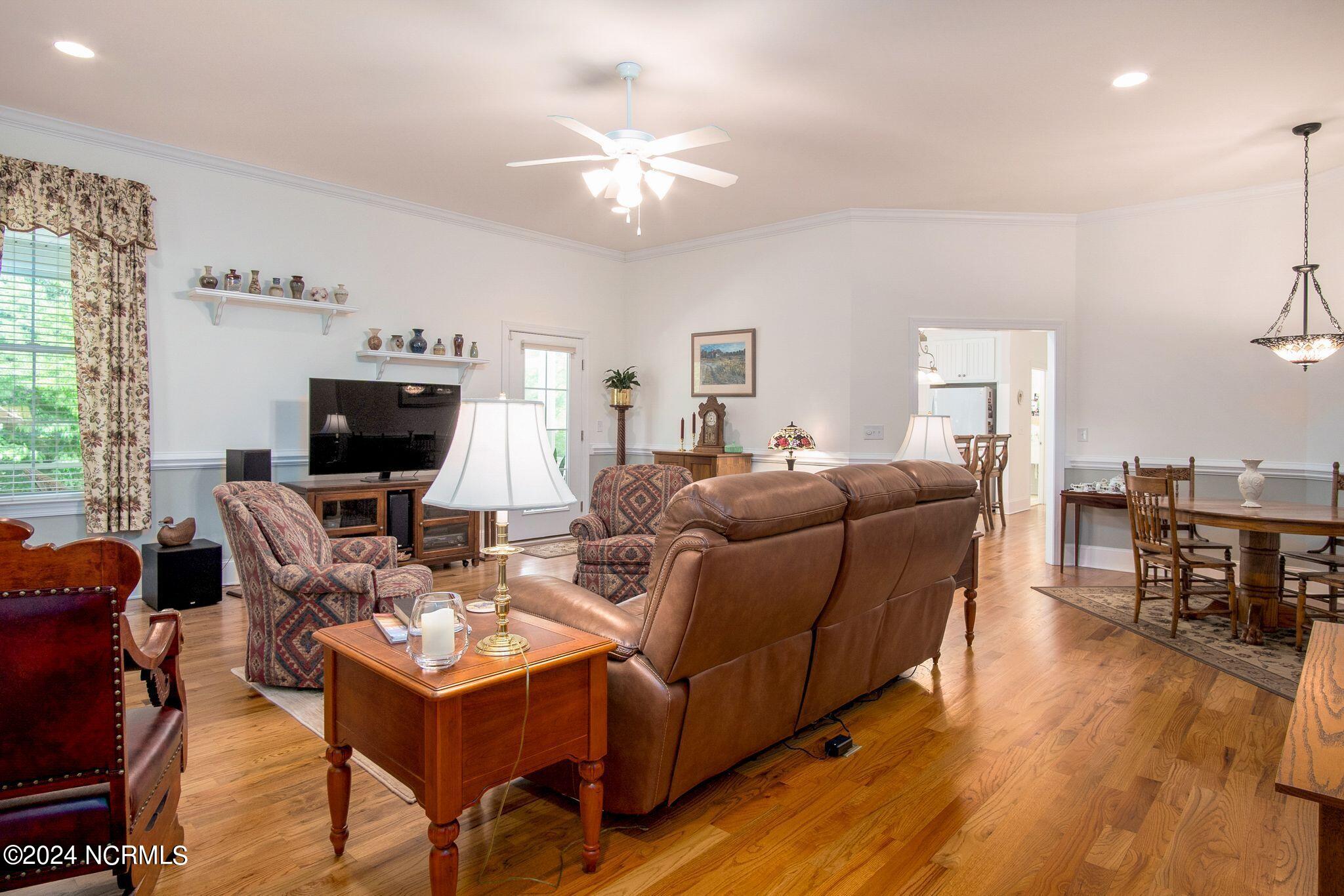 611 Loftin Farm Road Dover, NC 28526 - Photo 11 of 64 Living Room