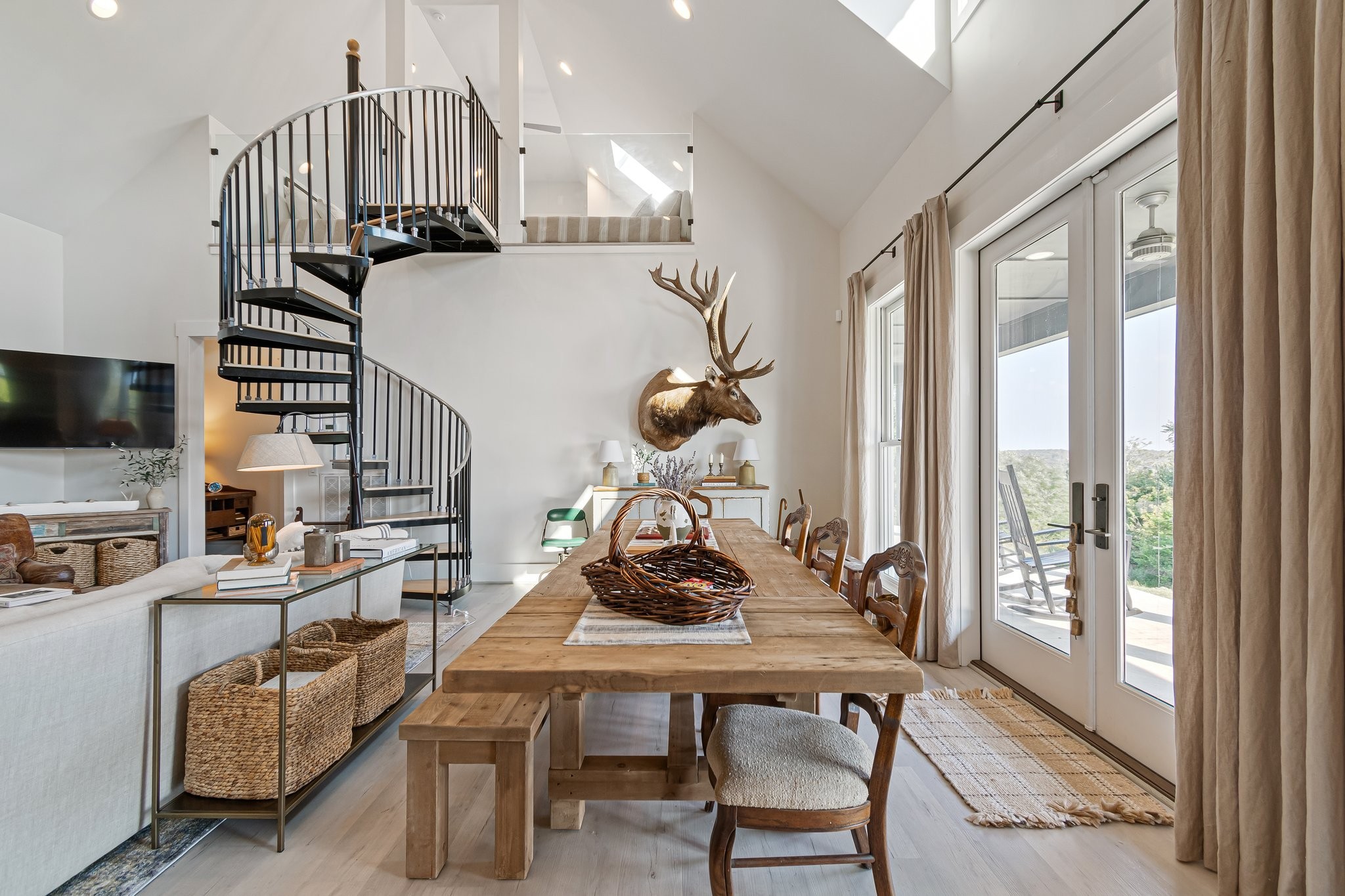 8740 Howell Road Mount Pleasant, TN 38474 - Photo 19 of 70 a view of a living room and workspace
