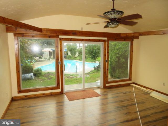 5575 Hanover Road Hanover, PA 17331 - Photo 8 of 28