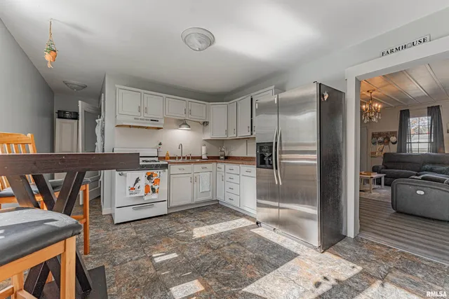 $125,000 | 108 West A Street, Delavan, IL 61734