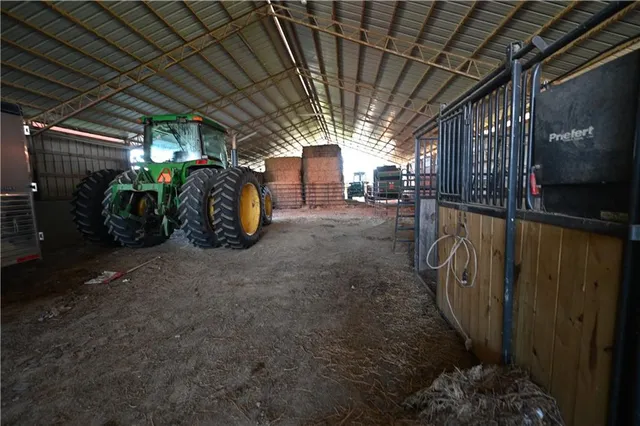 $2,918,000 | 28714 East Nn Highway, Milo, MO 64767