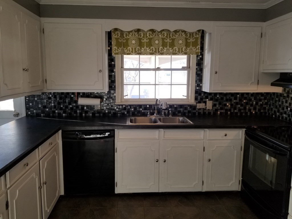57 Superior Avenue Springfield, MA 01151 - Photo 4 of 31 Gallery Image 4