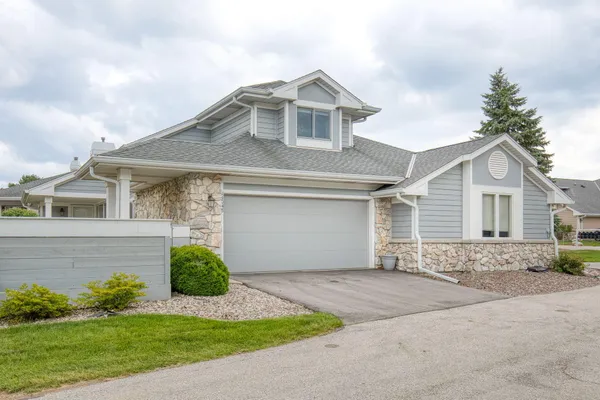 $484,400 | 14048 Waters Edge Trail, New Berlin, WI 53151