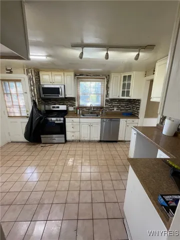 $1,400 | 115 Burke Drive, Buffalo, NY 14215