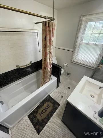 $1,400 | 115 Burke Drive, Buffalo, NY 14215