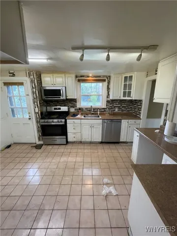 $1,400 | 115 Burke Drive, Buffalo, NY 14215