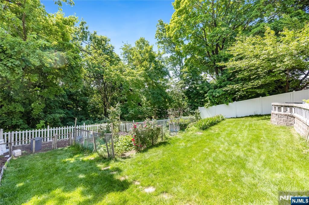 850 Edgewater Avenue Ridgefield, NJ 07657 - Photo 28 of 33