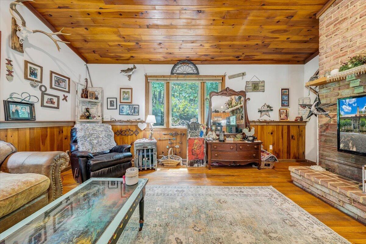 879 Aps Knob Road New Castle, VA 24127 - Photo 7 of 42 07-MIB07326