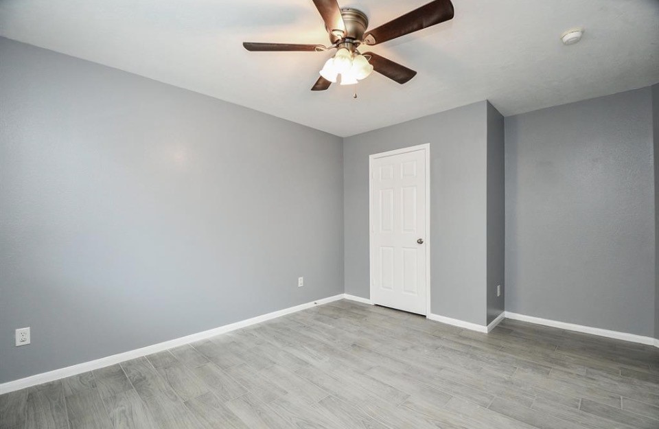 8515 Split Branch Lane Houston, TX 77095 - Photo 27 of 31 an empty room with a window and a fan