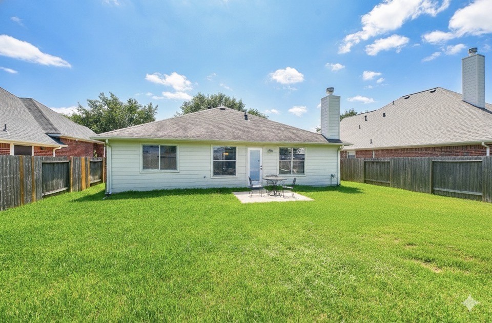 8515 Split Branch Lane Houston, TX 77095 - Photo 30 of 31 a backyard of a house with table and chairs