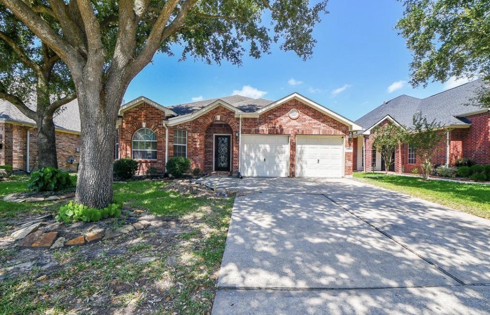 8515 Split Branch Lane Houston, TX 77095 - Photo 3 of 31 a front view of a house with a garden