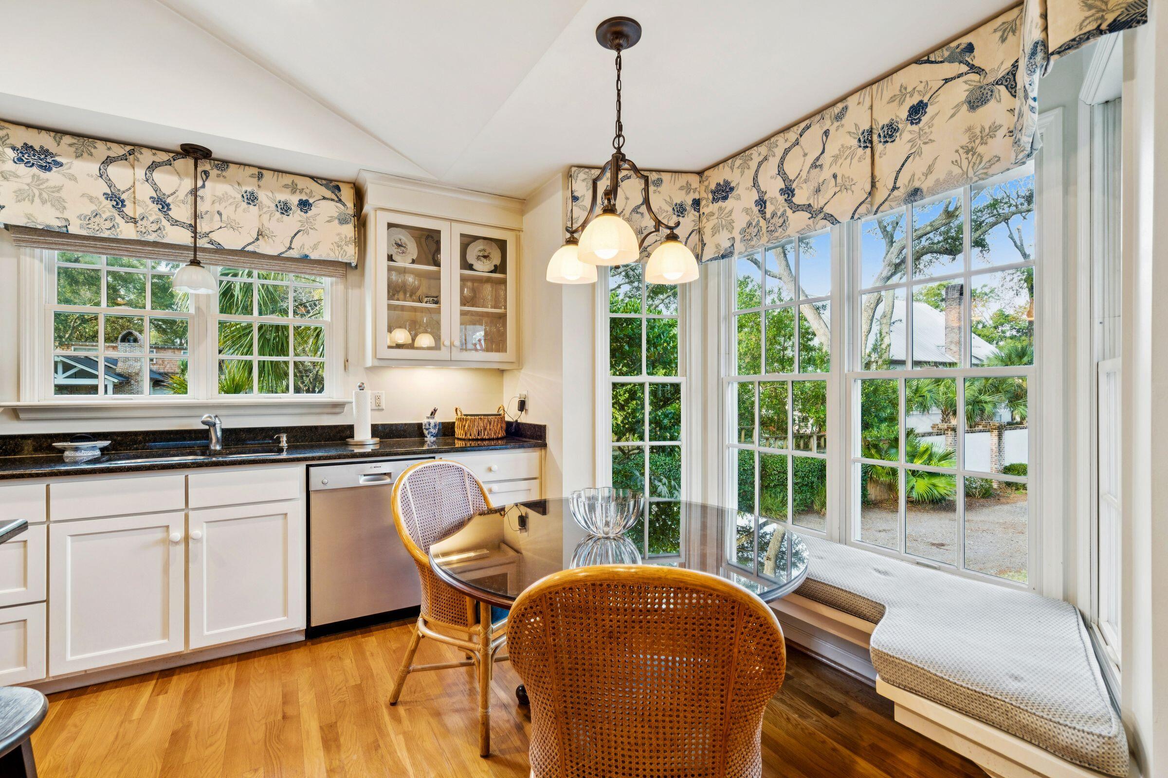 119 Freeman Street Mount Pleasant, SC 29464 - Photo 22 of 67 Dining / Kitchen