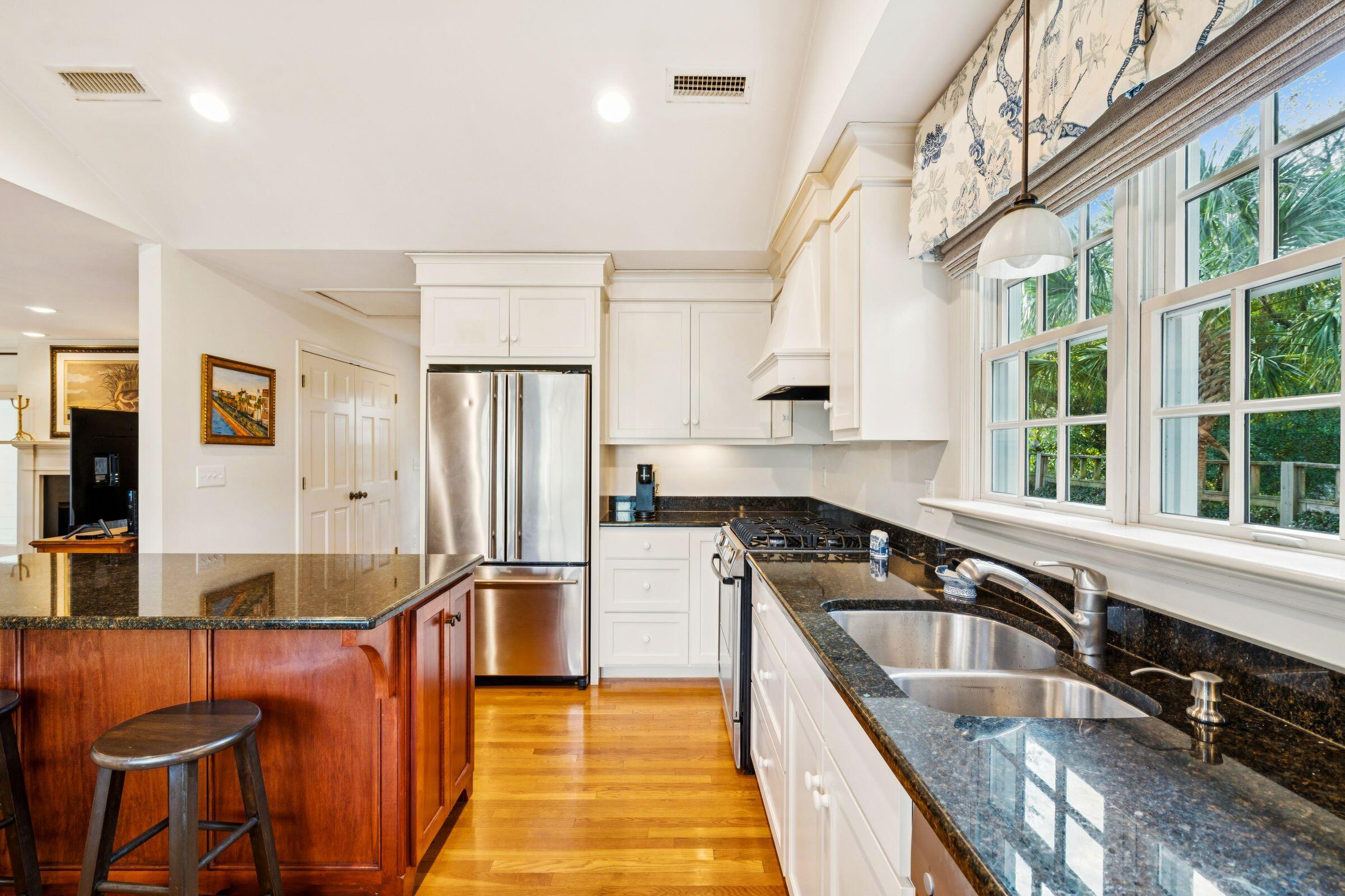 119 Freeman Street Mount Pleasant, SC 29464 - Photo 25 of 67 Kitchen