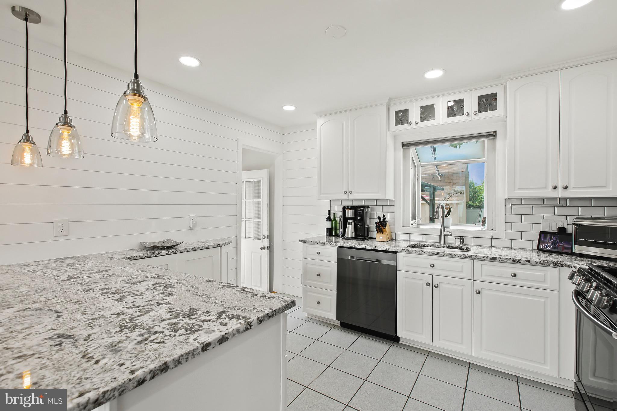 18 Gerard Road Hamilton, NJ 08620 - Photo 8 of 39