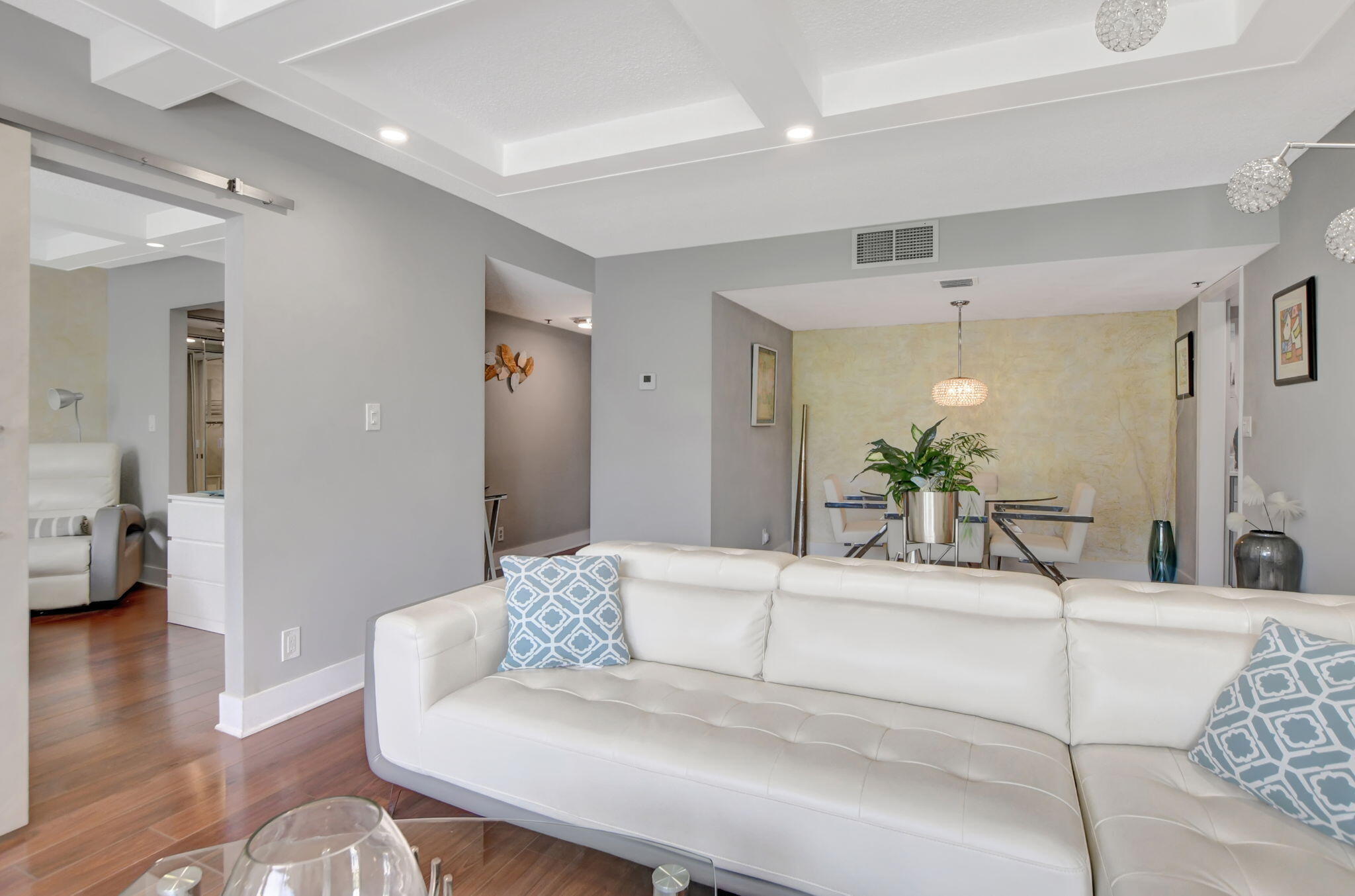 1923 Bridgewood Drive Boca Raton, FL 33434 - Photo 7 of 32 Living Room