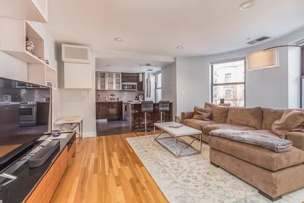 $3,700 | 108 Gainsborough Street, Unit 203, Boston, MA 02115