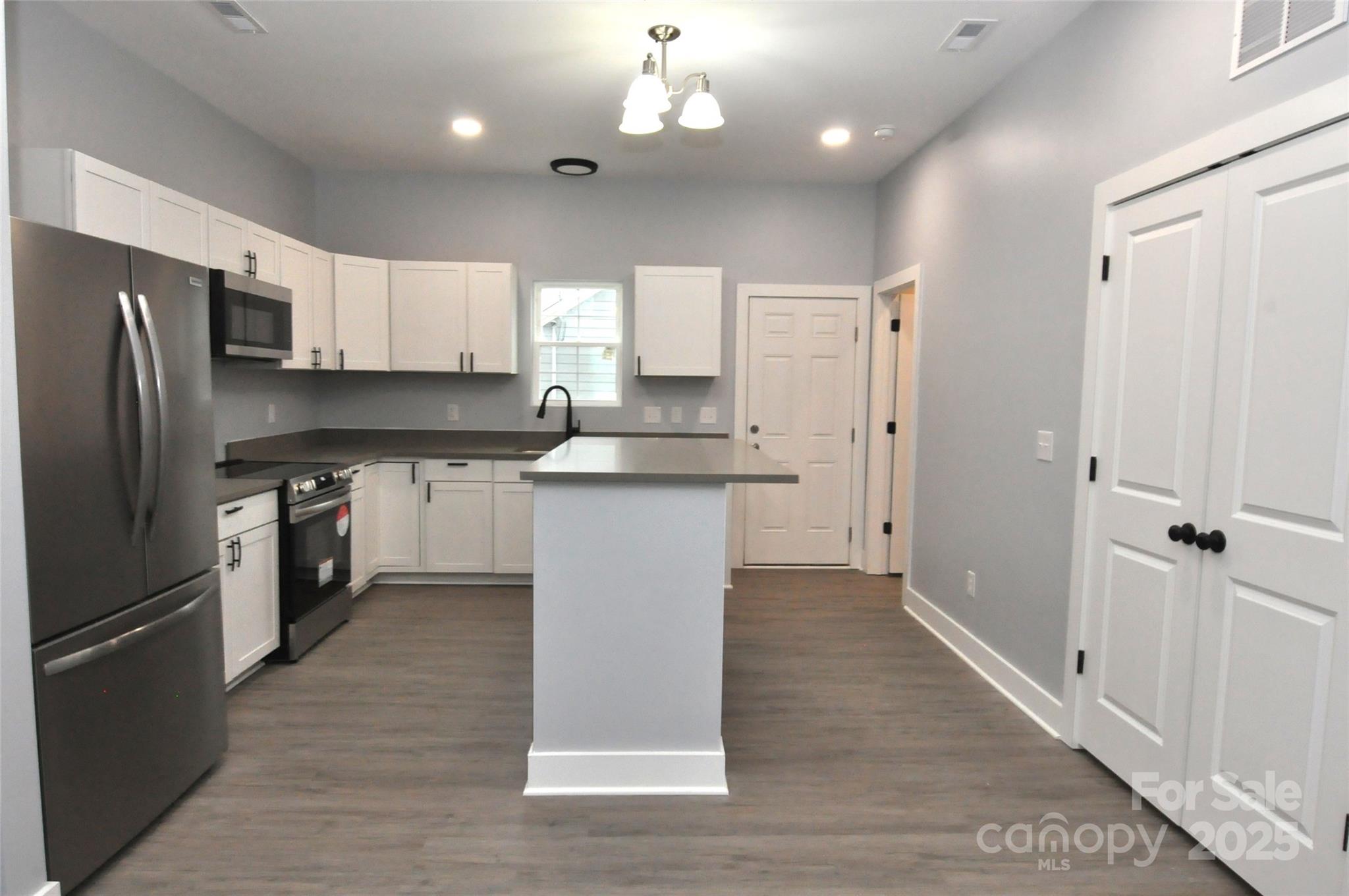 573 5th Street Chester, SC 29706 - Photo 7 of 22