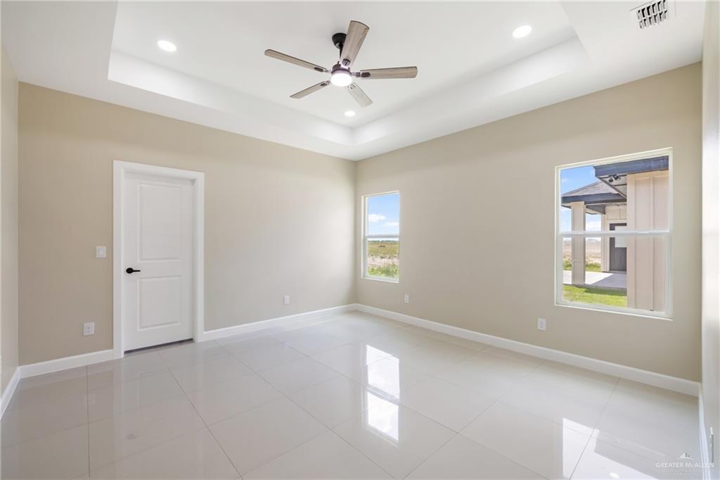 105 Lenon Street Edcouch, TX 78538 - Photo 10 of 19 an empty room with windows and ceiling fan