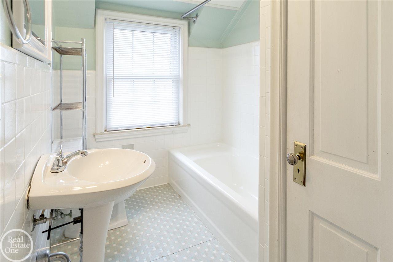 429 Moran Road Grosse Pointe Farms, MI 48236 - Photo 43 of 60
