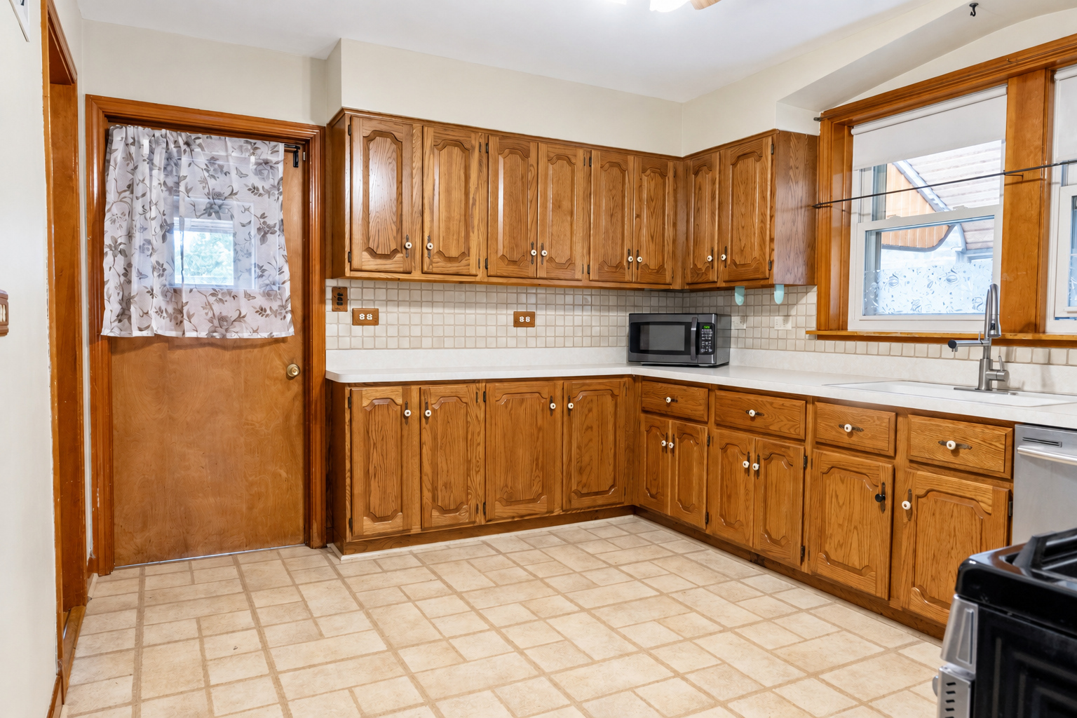 5155 South Kenneth Avenue Chicago, IL 60632 - Photo 5 of 21 Gallery Image 5