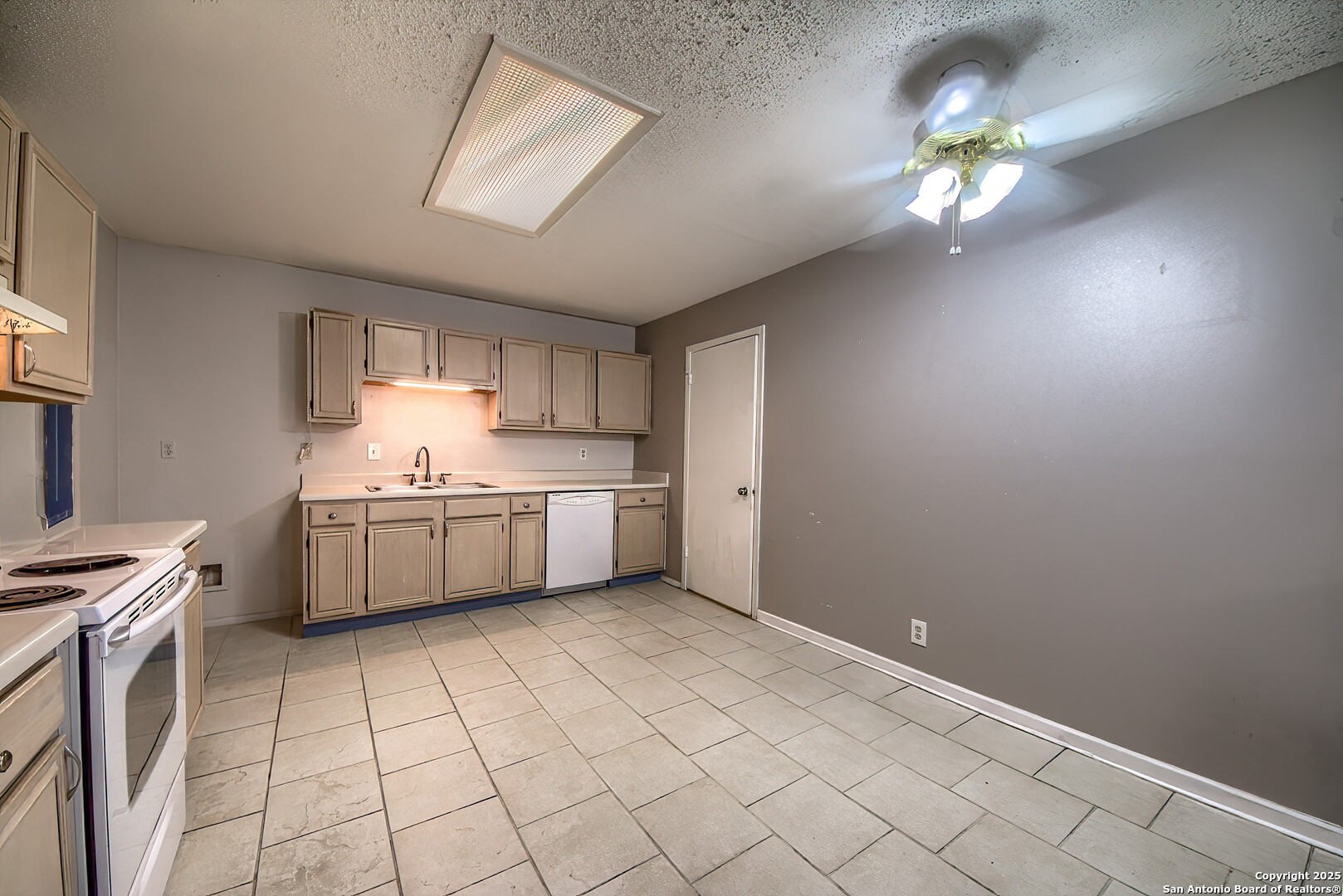 6827 Misty Field Drive Converse, TX 78109 - Photo 9 of 25