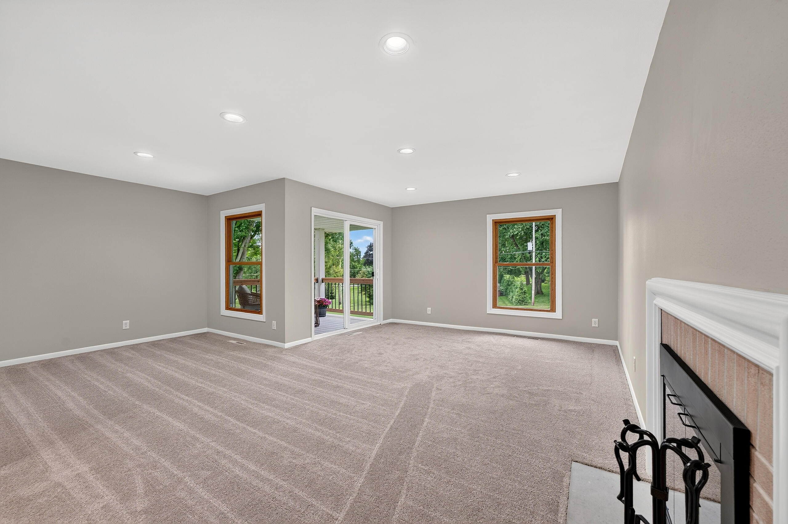 8153 West Holly Road Mequon, WI 53097 - Photo 6 of 42 012_DH100066
