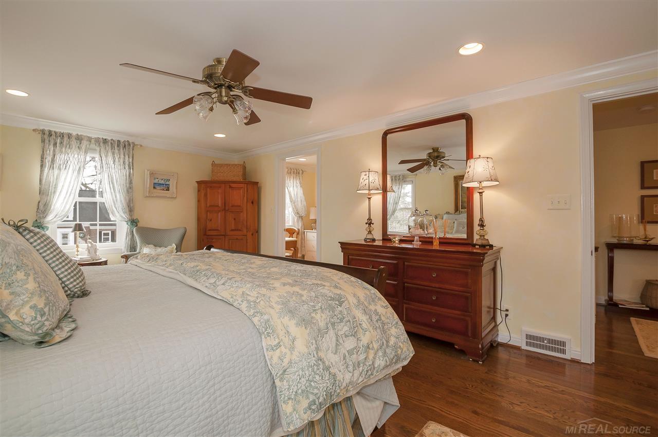 1652 Hawthorne Road Grosse Pointe Woods, MI 48236 - Photo 27 of 55