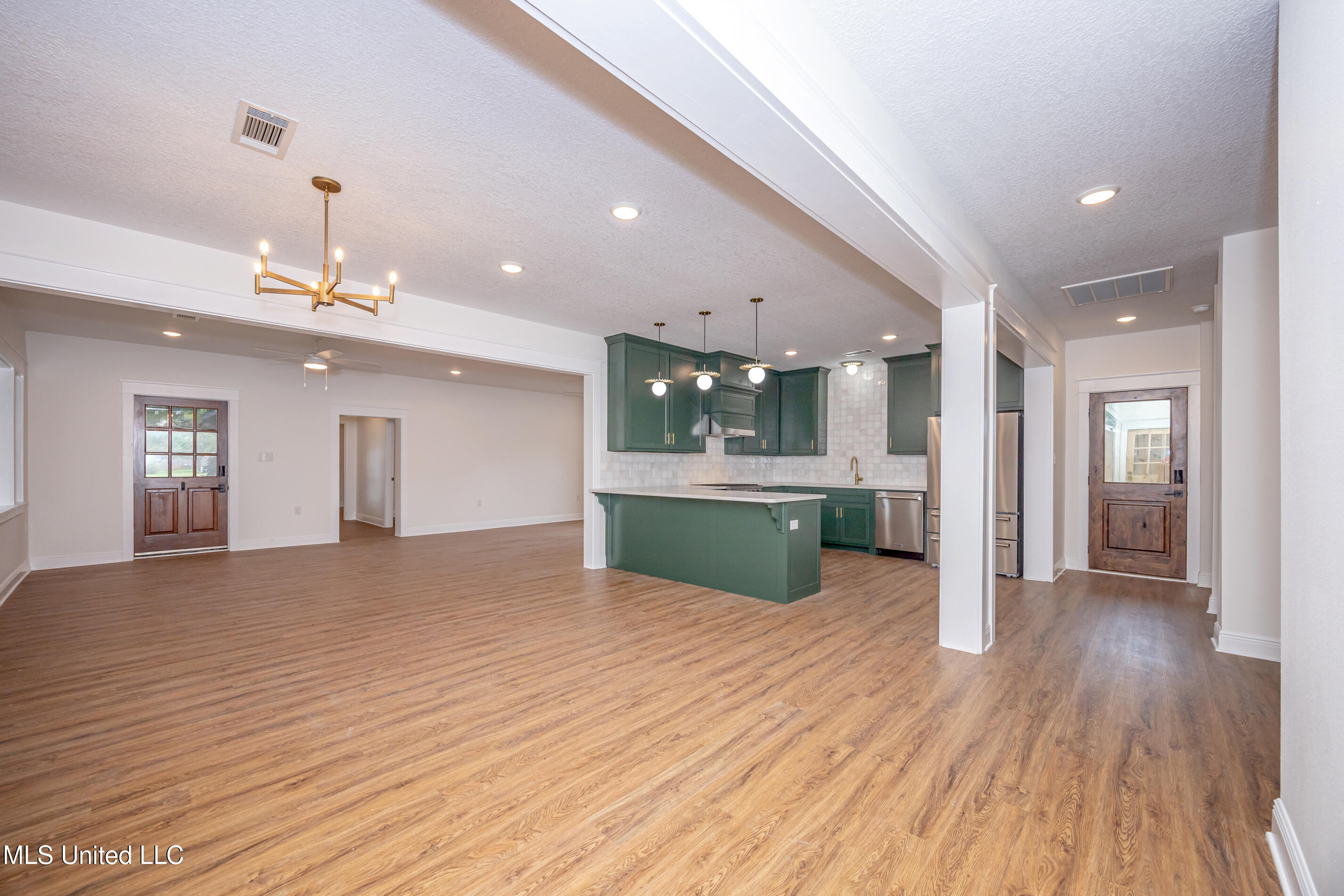 9329 Ridgeview Drive Ocean Springs, MS 39564 - Photo 17 of 126 IMG_4119