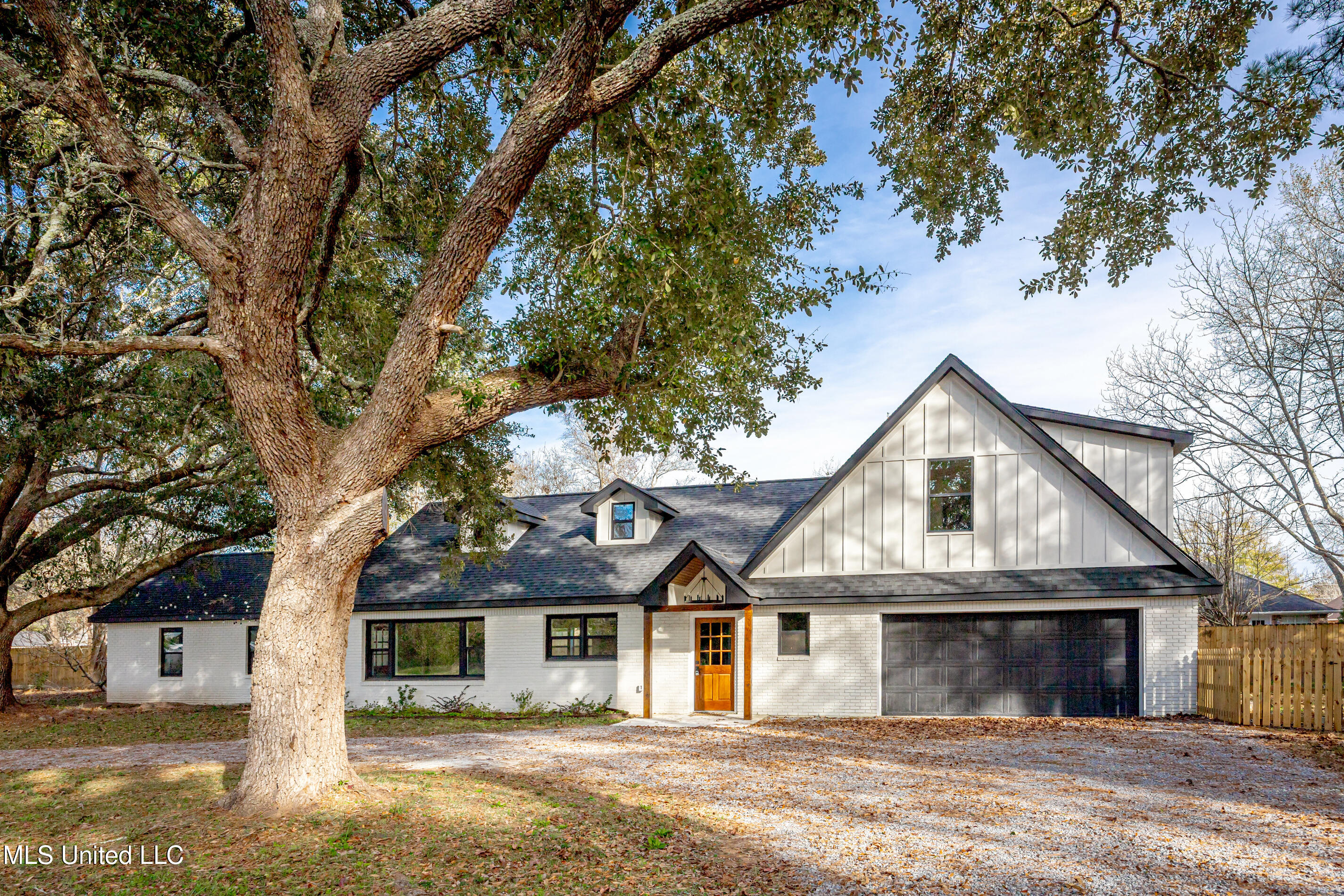 9329 Ridgeview Drive Ocean Springs, MS 39564 - Photo 2 of 126 IMG_1365