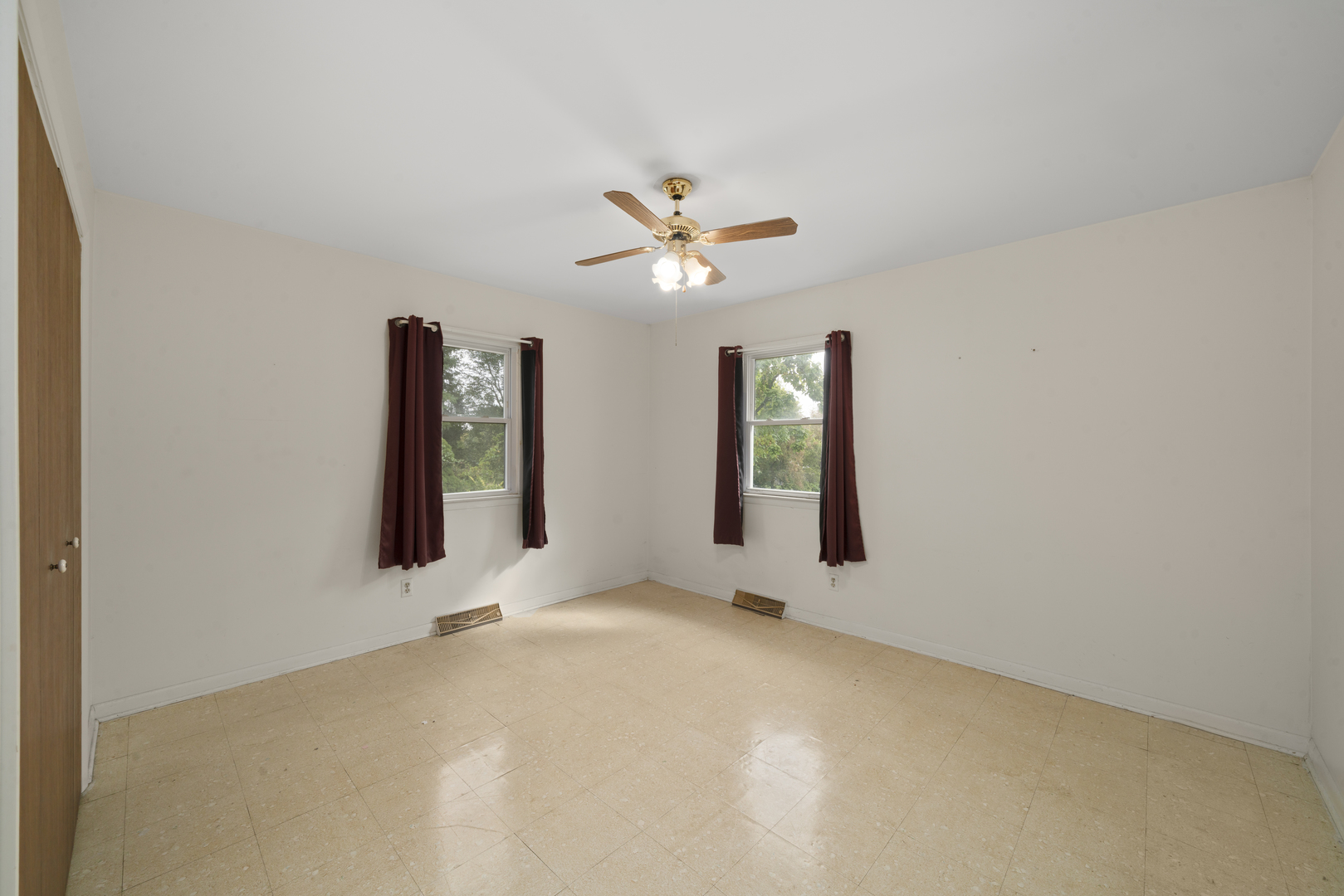 2110-a-b State Route 31 Oswego, IL 60543 - Photo 22 of 55 an empty room with windows and fan