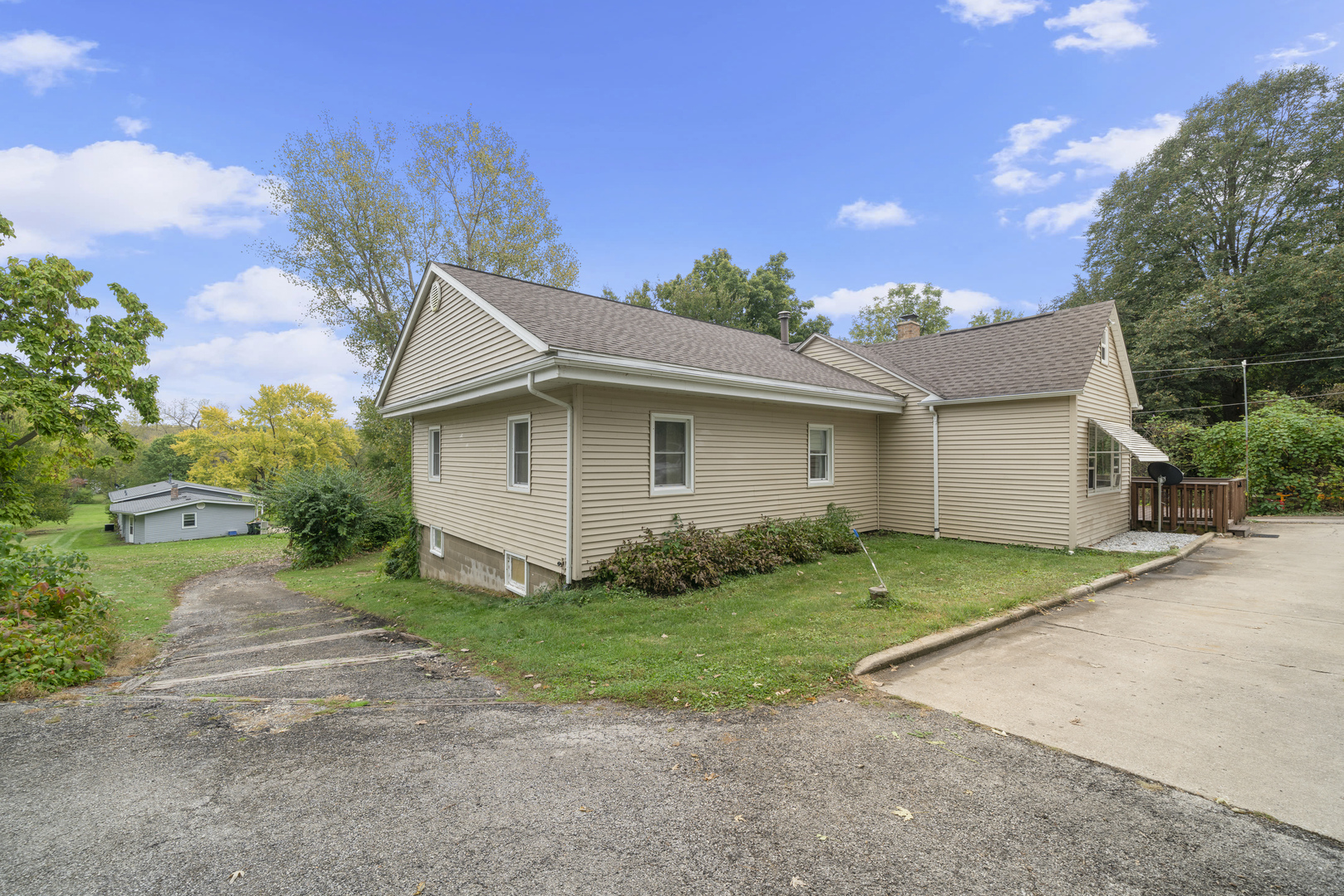 2110-a-b State Route 31 Oswego, IL 60543 - Photo 6 of 55 a front view of a house with garden