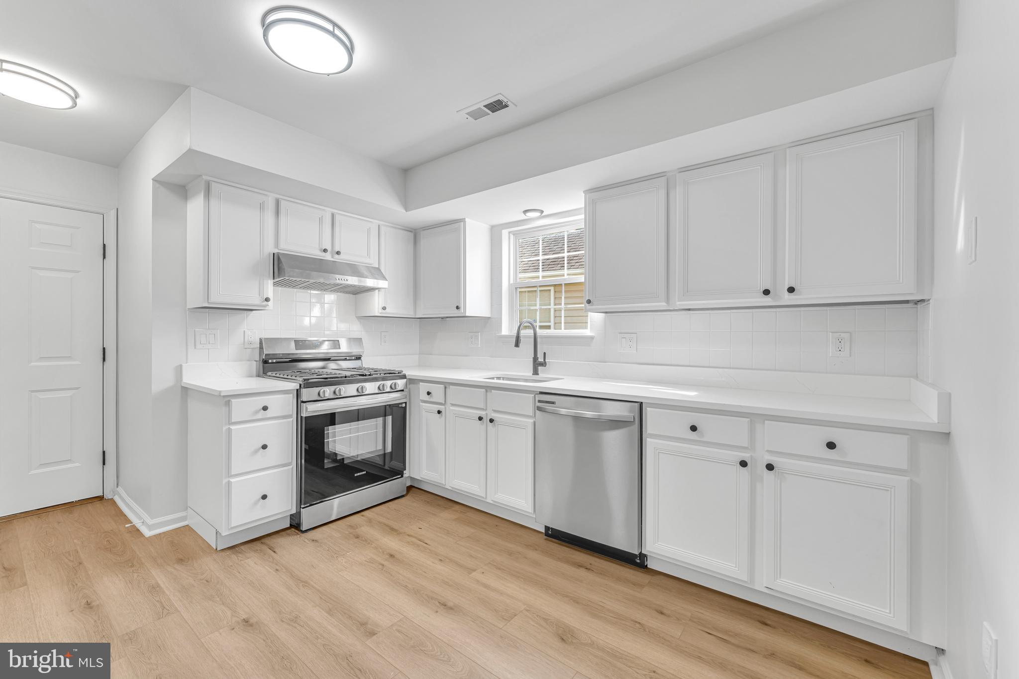 120 Alexander Road Beverly, NJ 08010 - Photo 7 of 34