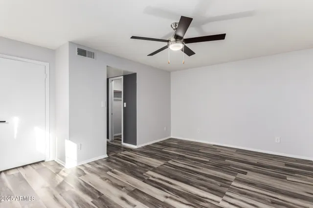 a view of a livingroom with a ceiling fan
